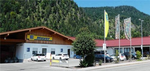 Um den Edeka-Markt an der Tiroler Straße erweitern zu können, ist eine Änderung des Flächennutzungsplans und des Bebauungsplans notwendig. Foto Hauser
