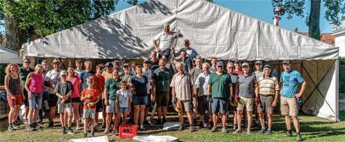 Wenn es darum geht, das Siedlerfest zu einem Erlebnis für alle Besucher werden zu lassen, ist in der Kolbermoorer Siedlung an Helfern kein Mangel. Foto Johannes Thomae