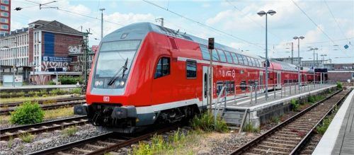 Wer bei der Buchung flexibel ist, kann bei Zugtickets oft sparen. Foto IMAGO / Rüdiger Wölk