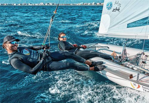 WM-Silber: Thesi Löffler und Christo Hoerr mit ihrem 470er auf Medaillenkurs in der Sagami-Bucht.Foto DSV/Felix Diemer
