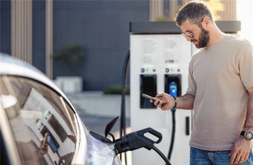 Zuhause mit der Wallbox, auf Reisen am Schnelllader: Elektromobilität wird immer unkomplizierter.Fotos istock