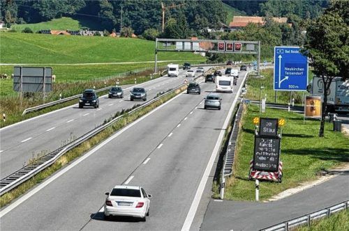 Zwei Spuren ohne Standstreifen – wenn es auf der A8 zwischen Grabenstätt und Salzburg kracht, kommt es schnell zu Stau. Foto Barth