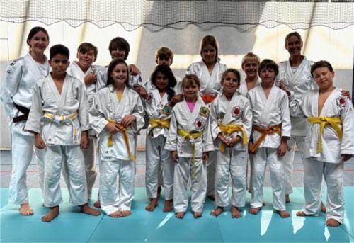 13 Nachwuchsjudoka im Alter von sieben bis 13 Jahren verbrachten beim ersten selbst organisierten Judo-Camp des TSV Bad Endorf drei abwechslungsreiche Tage mit Training, Spielen und gemeinsamen Erlebnissen. TSV Bad Endorf