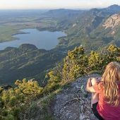 Eine Meeresbrise am Fuß der Berge