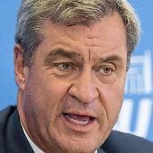Söder kündigt Überholspur für Familien an