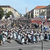 400 Chiemgauer Trachtler genießen großen Auftritt beim Oktoberfest