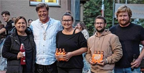 Abteilungsleitung und die Vereinsmeister freuten sich über den gelungenen Saisonausklang.  Fischer