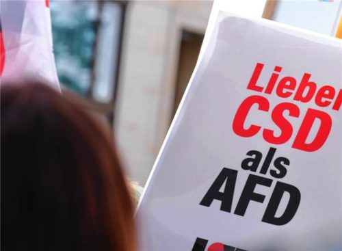 Als der erste CSD in Wasserburg im Jahr 2024 stattfand, organisierte die AfD eine Gegenveranstaltung. Dabei kam es zu Auseinandersetzungen von AfD-Gegendemonstranten und der Polizei. Imago/Political-Moments