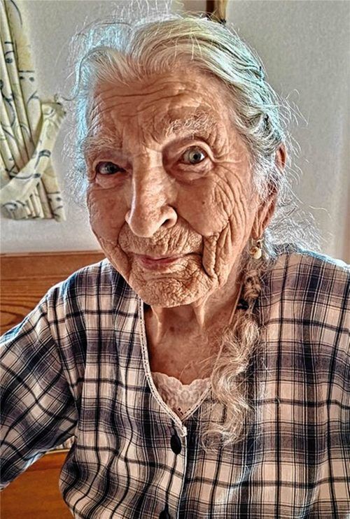Anna Gimpl einen Monat nach ihrem 100. Geburtstag. Ihr nächstes großes Ziel sei der 105., sagt sie, denn der fällt auf einen Sonntag. Oberkandler