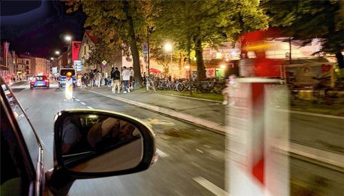Auf der Taxispur in der Kaiserstraße herrschte Samstagnacht gähnende Leere. Und kam ein Taxi dort an, war es wenige Sekunden später schon wieder belegt. Huber