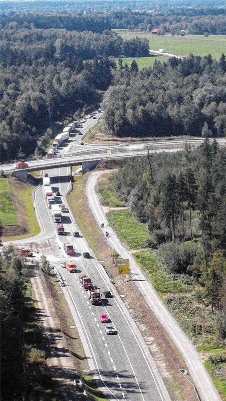 Autofahrer, die unbedingt die Ersten nach der Eröffnung sein wollten, sorgten noch vor dem Start für den ersten Stau auf der Westtangente. Ziegler
