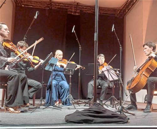 Beim Abschlusskonzert der Traunsteiner Sommerkonzerte im Kulturforum Klosterkirche spielten (von links) Maria Ioudenitch und Johannes Strake an den Violinen, Sylvia Zucker und Jano Lisboa an den Bratschen sowie der Intendant der Sommerkonzerte, Maximilian Hornung, am Cello. Giesen