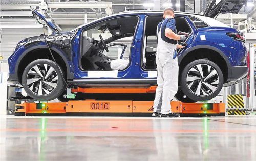 Branchenwechsel geplant? Bei technischen Qualifikationen ist die Aussicht gut. HENDRIK SCHMIDT/DPA
