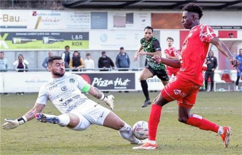 Buchbachs Neuzugang Fadhel Morou (rechts) im Trikot des FC Wiltz in Luxemburgs erster Liga.Imago/Ben Majerus