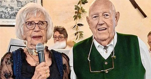 Christa und Franz-Paul Fuchs halten eine Rede bei ihrer Jubiläumsfeier. Oberkandler