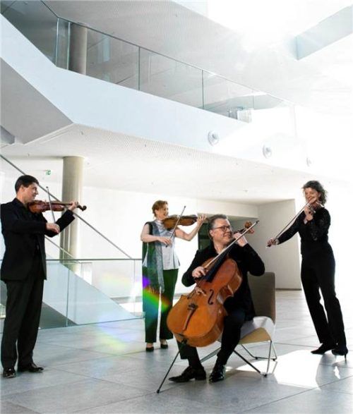 Das Henschel Quartett spielt sein Programm „In Liebe“ in einem modernen Gebäude. Felix Krammer