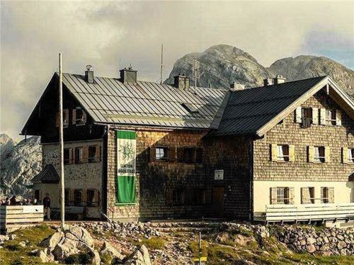 Das Ingolstädter Haus im Steinernen Meer gibt vorsichtige Entwarnung: Bei weiterhin wenig Niederschlag müssen die Duschen aber vielleicht wieder abgesperrt werden. Eva Goldschald
