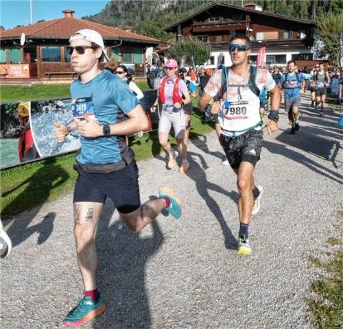 Das Mountainman-Trailrunning in Reit im Winkl war ausgezeichnet besucht. Das Bild zeigt den Start im Langlaufzentrum auf der Strecke über 26 Kilometer.Hauser