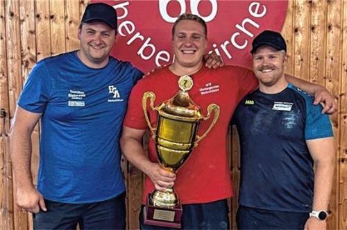 Das Stockerl bei den Herren: Sieger Markus Schätzl (Mitte), eingerahmt von Michael Späth (links) und Alexander Anzinger. Albert Kamhuber
