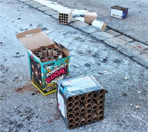 Dem Angeklagten wird vorgeworfen, eine Feuerwerksbatterie gezündet und auf die Straße geworfen zu haben. IMAGO