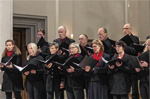 Der Kammerchor Rosenheim unter der Leitung von Christopher Ryser. re