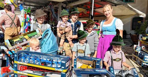 Der Marktsonntag in Aschau im Chiemgau ist ein Fest für die ganze Familie. Und natürlich gibt es dort auch außergewöhnliche Angebote für die kleinen Fans der großen Technik. Reiter