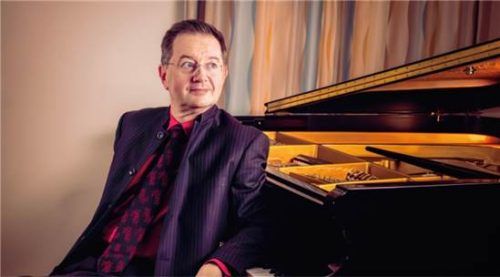 Der Pianist Stefan Urlbauer ist heute ab 14.30 Uhr im Museum Sammlung Peter Schmidt zu hören.Privat