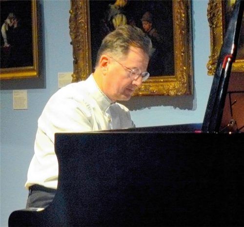 Der Pianist Stefan Urlbauer überzeugte die Zuhörer am Klavier. Fischer