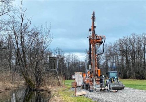 Die Deutsche Bahn führte bereits im Februar 2023 Erkundungsbohrungen an der Sims in Stephanskirchen durch. Ab morgen finden Bohrungen in Leonhardspfunzen statt. Gemeinde Stephanskirchen