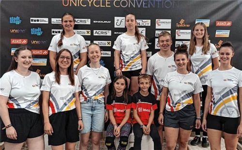 Die erfolgreiche Mühldorfer Mannschaft mit Christina Sturm, Sarah Hartinger, Susanne Bichlmeier, Sarah Pilz, Niklas Pilz, Johanna Sturm, Julia Schüll (vorne von links), Franziska Schneider, Johanna Rößner, Stefan Neuhäusler und Marie Pilz (hinten von links).re