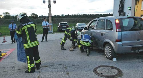 Die erste Gruppe der Feuerwehr St. Erasmus werkelt auf Hochtouren, um ihre Fertigkeiten in Technischer Hilfeleistung unter Beweis zu stellen. Bachmaier