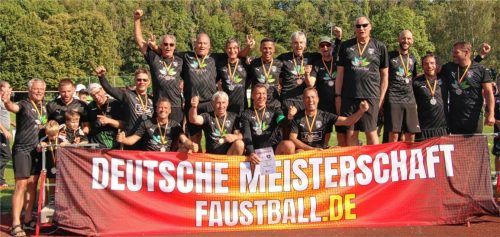 Die große Truppe der beiden Teams des MTV Rosenheim konnte gemeinsam ihre Medaillenplatzierungen feiern.