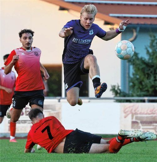 Die Hürde letztlich doch übersprungen: Timo Budig und der SV Aschau/Inn haben sich beim SVG Burgkirchen mit 4:0 durchgesetzt.Gabi Zucker