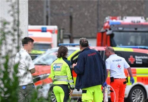 Die Rettungskräfte waren mit einem Großaufgebot vor Ort. Markus Steinberger / EinsatzReport24