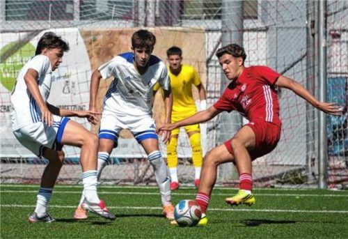 Die U17 des TSV 1860 Rosenheim (rechts) und vom FC Deisenhofen trennten sich 1:1 unentschieden.TSV 1860