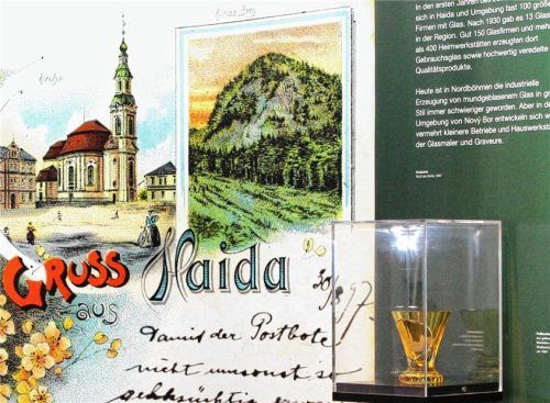 Ein Blick ins Glasmuseum zeigt die Entwicklung der Glasherstellung in Waldkraiburg.