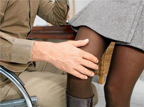 Eine Sekretärin machte einem Traunsteiner Schulleiter üble Sex-Vorwürfe und zeigte ihn an. Sogar die Polizei tauchte in der Schule auf. Jetzt wird gegen die Frau wegen falscher Verdächtigung verhandelt (Symbolbild). dpa