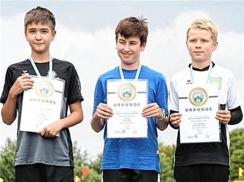 Emin Fejzic (Mitte) wurde bayerischer Meister der Schüler B. re