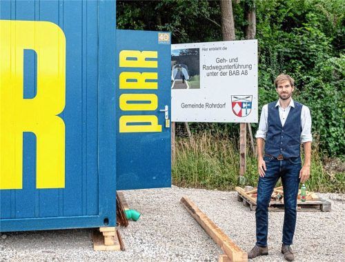 Endlich wird umgesetzt, wofür die Gemeinde seit über 50 Jahren kämpft: Die ersehnte Geh- und Radwegunterführung unter der Autobahn A8 wird gebaut. Bürgermeister Simon Hausstetter hat ein Rohrdorfer Jahrhundertprojekt zum Abschluss gebracht. Umsetzbar wird es durch den soliden Haushalt der Gemeinde und die Förderung des Freistaates Bayern.  Thomae