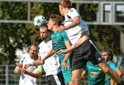 Felix Bachschmid erzielt hier das 3:0 für den SV Wacker Burghausen.Christian Butzhammer