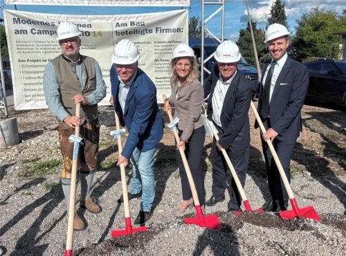 Geben den Startschuss für das Bauprojekt: Investor Markus Schiffmann (von links), Bauherr Adi Kaiser, MdB Daniela Ludwig, TH-Präsident Heinrich Köster und MdL Daniel Artmann.