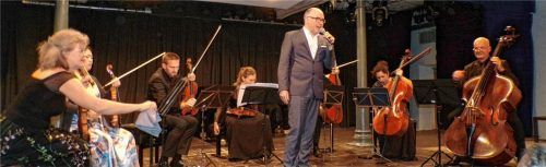 Gelungener Auftritt: (von links) Elisabeth Weber, Wan-Jo Lin, Florian Richter, Philomene Incici, Stephan Forck (verdeckt), Maria Waflar, Frithjof-Martin Grabner. Es moderierte Alexander Meinel (vorne).