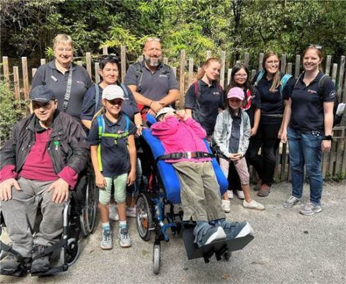 Gemeinsam unterwegs: Ehrenamtliche der Malteser Traunstein, Menschen mit Behinderung, Seniorinnen und Senioren sowie die Malteser Jugend verbrachten einen erlebnisreichen Tag im Zoo Salzburg in Anif. Tanja Menke-Strauch