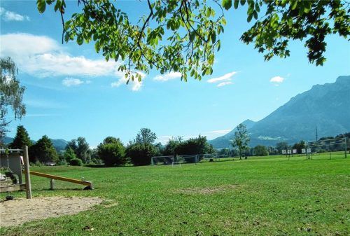 Geothermie für Fernwärme gibt es – etwa auf dem Sportplatz – in ausreichender Menge, die Nachfrage nach einem mit ihr gespeisten Wärmenetz ist aber gering. Alfred Schubert