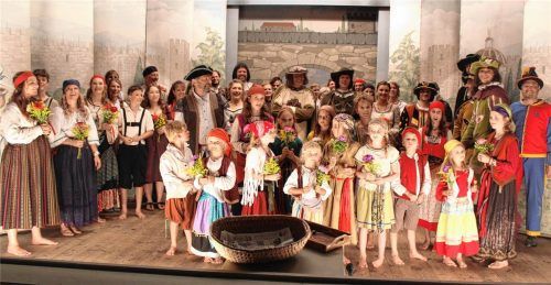Großer Applaus für ein starkes Ensemble: Die Ritterschauspiele beendeten ihre heurige Saison mit einem eindrucksvollen Finale.  Steffenhagen
