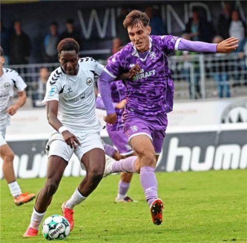 Im dritten Anlauf in Bayreuth erfolgreich: Burghausens Marc Sodji (links), der zum 3:1 für Wacker traf. Buchholz