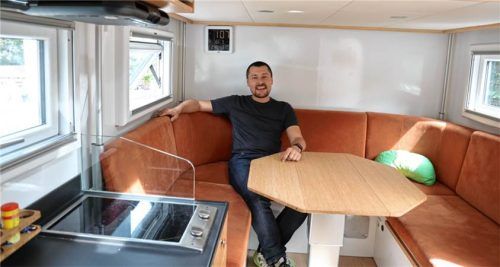 Im Inneren des Trucks: Wagner freut sich auf das Abenteuer.
