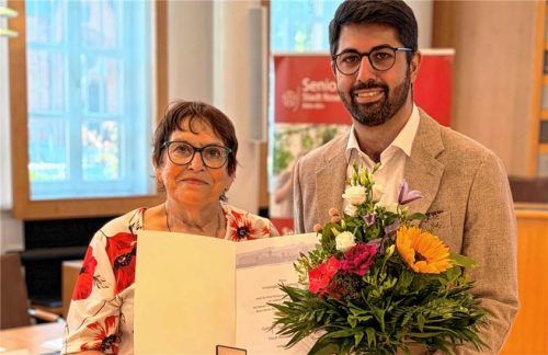 Irmengard Oppenrieder erhält die goldene Bürgermedaille der Stadt Rosenheim. Stadt Rosenheim