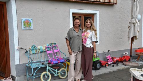 Isabella und Melissa Rinser leiten die Großtagespflege „Zwergerlzauber“ in Happing.