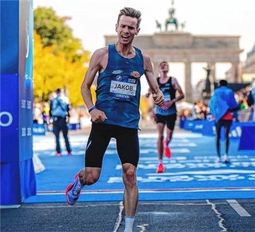 Jakob Lange lief beim Berlin-Marathon in 2:13:57 Stunden ins Ziel und stellte damit mit neuer persönlicher Bestzeit einen neuen Vereinsrekord auf. Instagram